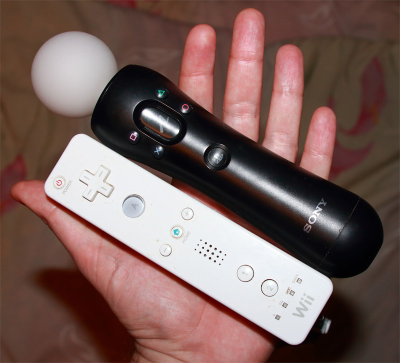 Wii Remote vs PS3 Move.